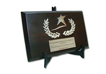 Placa fotograbada con base en caoba