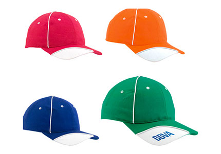 Gorra con detalle en visera